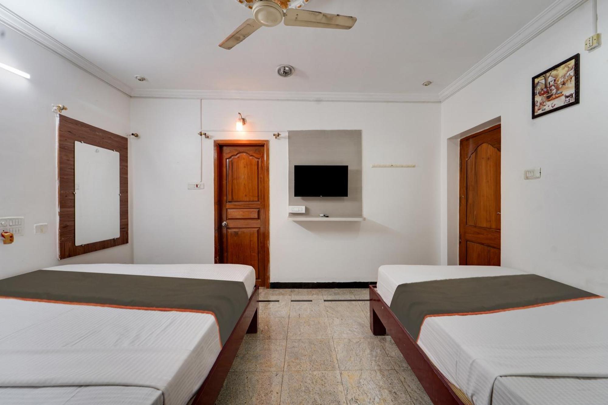 Collection O Mahika Homestay Tirupati Bagian luar foto